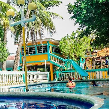 Hotel Leones Marinos 圣米格尔 外观 照片